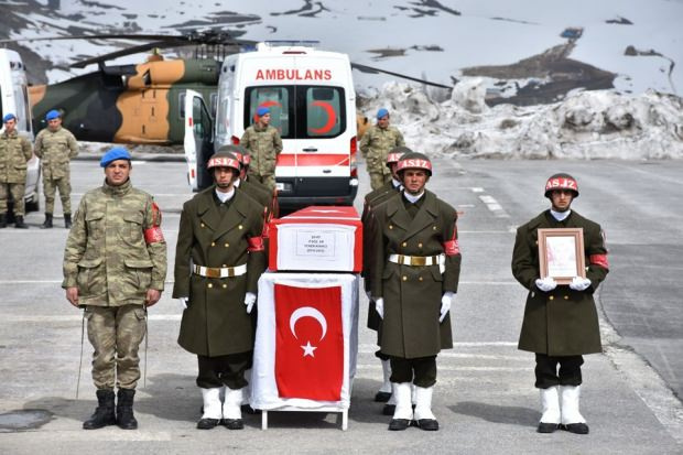 Şehit askerlerimiz memleketlerine uğurlandı - Resim: 0