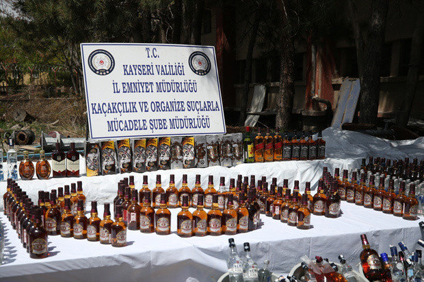 Oynadıkları dizide kaçakçılığı önleyen oyuncuların kaçakçılık yaptığı ortaya çıktı - Resim: 0