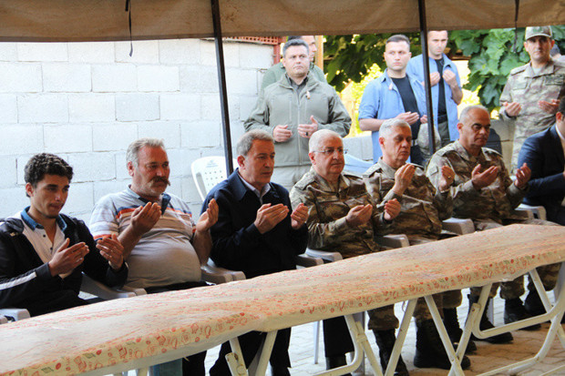 Bakan Akar'dan sert açıklama: Aykırı davranıyorlar - Resim: 0