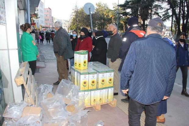 Ayçiçek yağı Tarım Kredi Kooperatifi marketlerinde kaç lira? A101, Bim ve ŞOK'ta 130 lira - Resim: 0