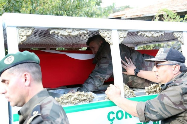 Polis memuru Gökhan Çakıcı toprağa verildi - Resim: 4