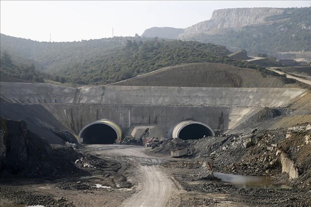 İstanbul  İzmir otoyolunun yarısı bitti - Resim: 2