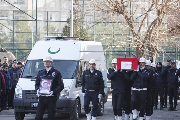 Şehit Polis Memuru toprağa verildi - Resim: 1
