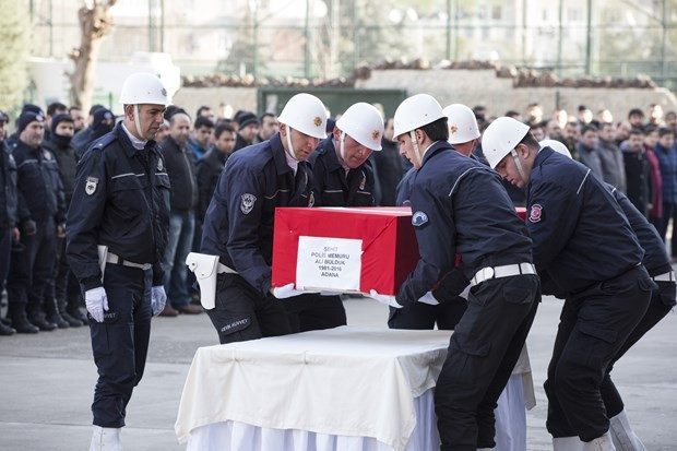 Şehit Polis Memuru toprağa verildi - Resim: 2