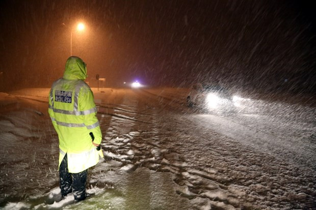 Bolu Dağı'ında yoğun kar yağışı - Resim: 2