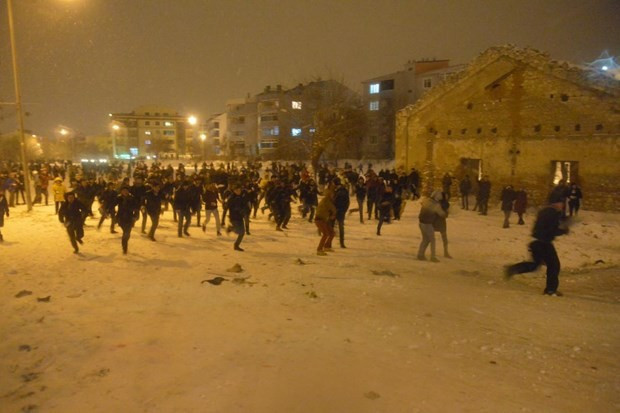 Sosyal medyadan duyan geldi! 3 bin kişi savaştı... - Resim: 3