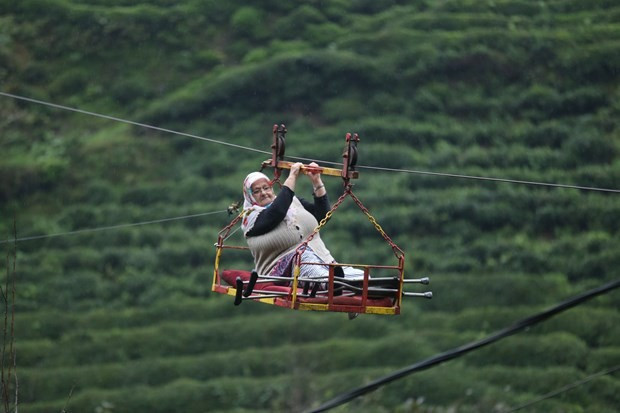 Yol olmadığı için... Rizeli kadınlar her gün tehlikede! - Resim: 2