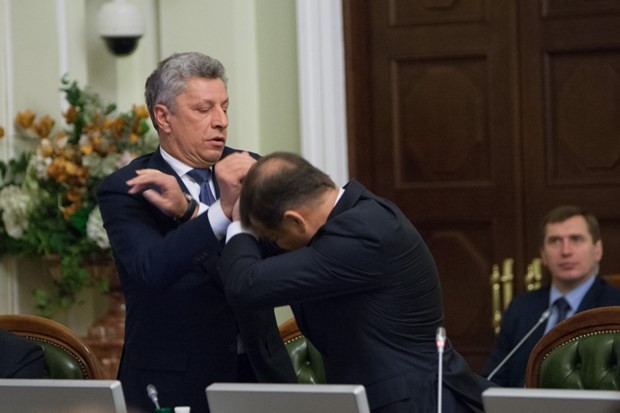 Mecliste yumruklu kavga vekiller birbirine girdi - Resim: 3