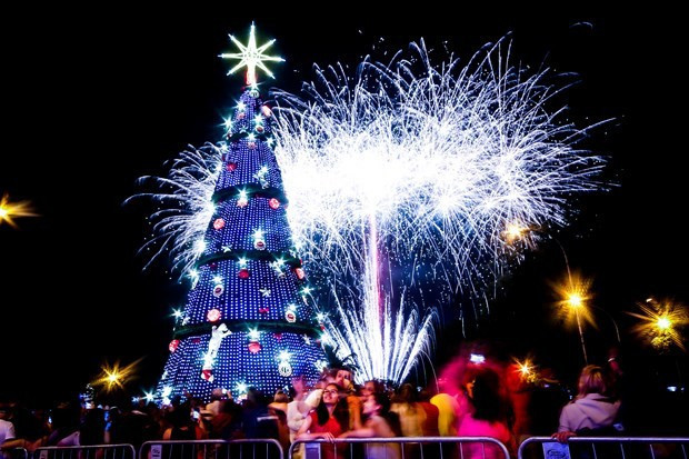 Brezilya'da dev yılbaşı ağacı herkes sokakta - Resim: 1