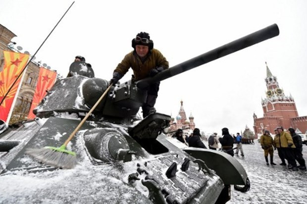 Binlerce asker meydanlara indi 2.Dünya Savaşı'ndan beri... - Resim: 4