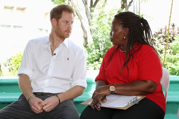 Prens de olsa Rihanna’yı görünce eli ayağına dolandı - Resim: 2