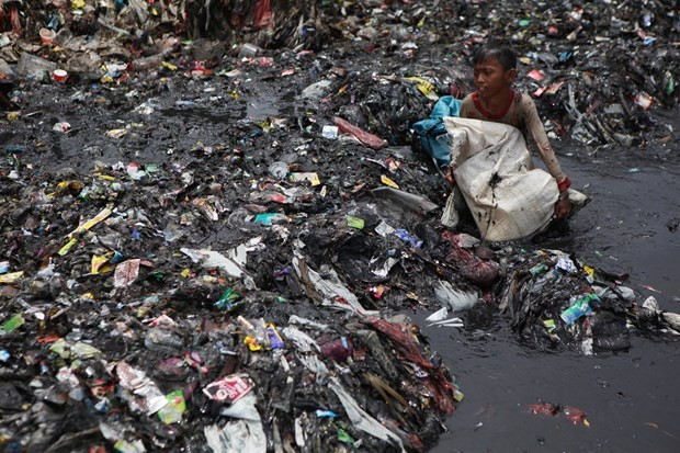 Bu çocuklar çöplükte büyüyor - Resim: 2