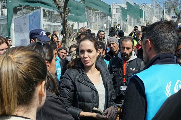 Angelina Jolie üniversitede ders verecek - Resim: 4