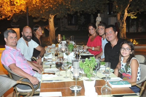 Neslihan Atagül'ün hayranlarının gözünden kaçmadı - Resim: 3