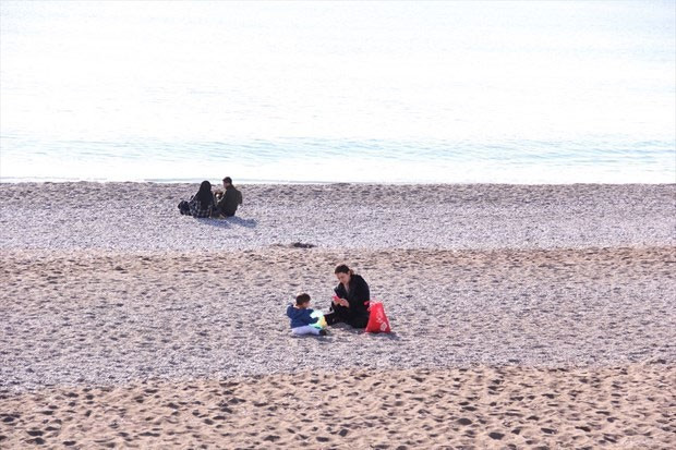 Kar kış dinlemeden denize girdiler - Resim: 3