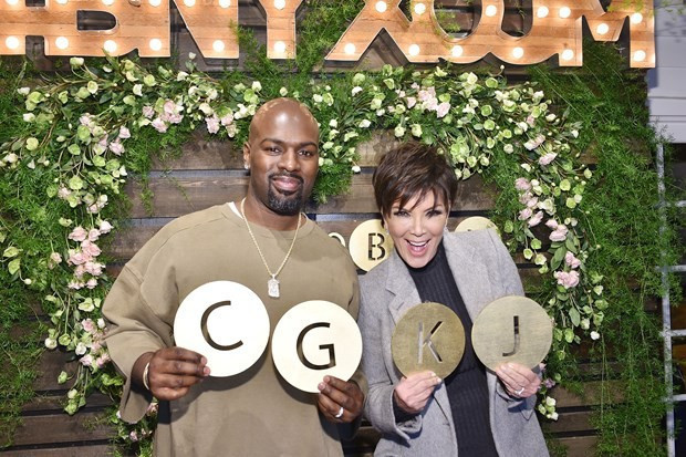 25 yaş küçük sevgilisi ile evleniyor - Resim: 4