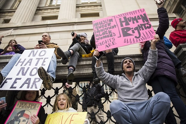 Donald Trump'ın vize kararı sonrası büyük protesto - Resim: 1