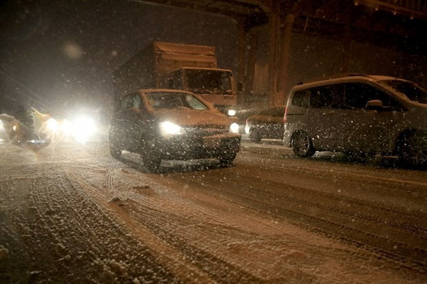 İstanbul'da kar kabusu araçlar yolda kaldı - Resim: 2