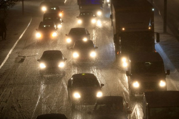 İstanbul'da kar kabusu araçlar yolda kaldı - Resim: 3