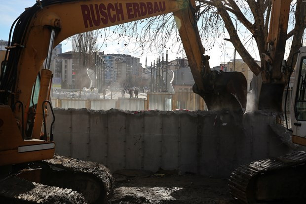 İki ülke arasında gerginliğe neden olmuştu o duvar yıkıldı - Resim: 2