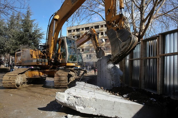 İki ülke arasında gerginliğe neden olmuştu o duvar yıkıldı - Resim: 3