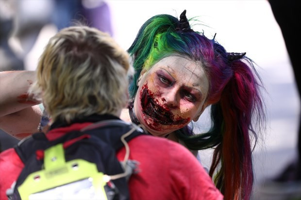 Zombiler şehri bastı! Çok ilginç manzaralar... - Resim: 2