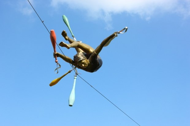 Havada duran silüete bakın işin aslını öğrenince şoke olacaksınız - Resim: 4