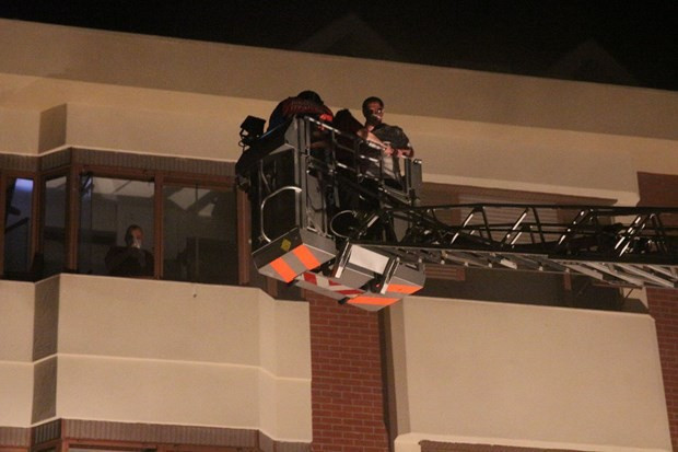 İstanbul'da feci yangın 92 yaşındaki kadın böyle kurtarıldı - Resim: 2