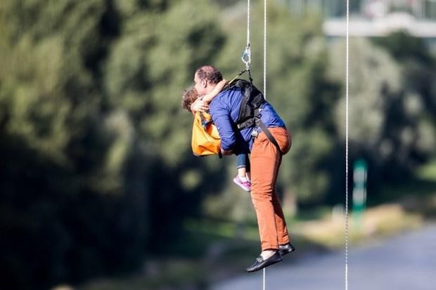 Saatlerce kurtarılmayı beklediler - Resim: 1