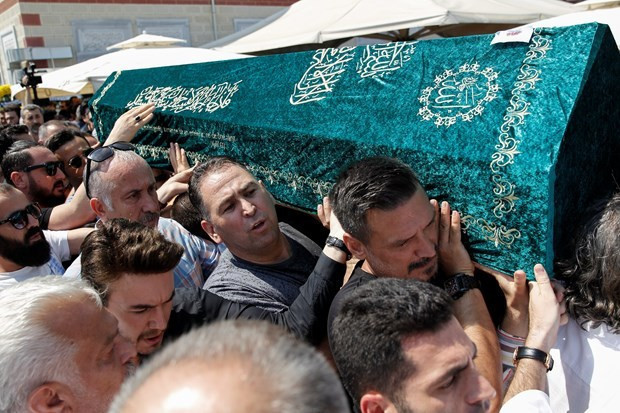 Vatan Şaşmaz'ın cenazesinde büyük ayıp - Resim: 3