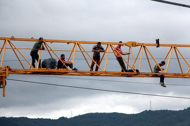 Böylesi ne görüldü ne duyuldu! Sonunda isyan ettiler - Resim: 1