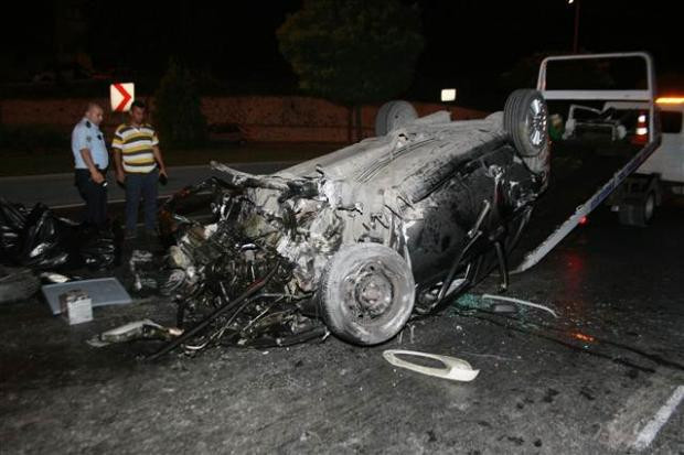 2 kadın bu halde kurtarılmayı bekledi! Feci kaza - Resim: 2