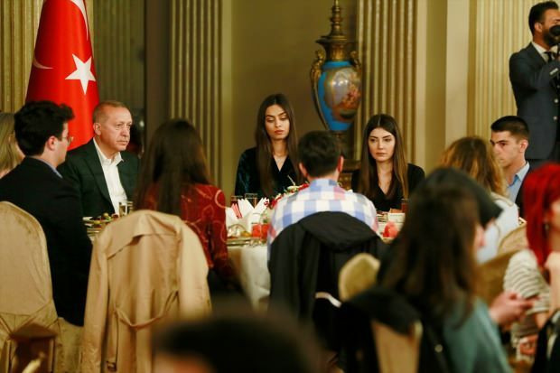 Erdoğan'ın Dolmabahçe'deki iftar yemeğinde Mesut Özil sürprizi! - Resim: 1