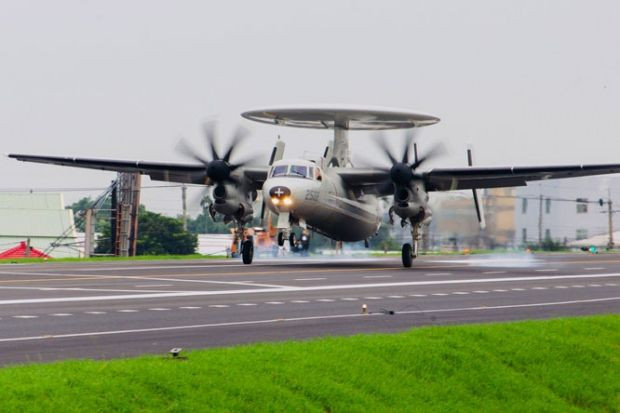 F-16'ları otobana indirip dünyaya şov yaptılar - Resim: 2