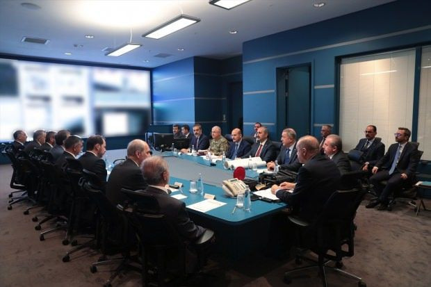 Başkan Erdoğan Barış Pınarı Harekatı'nı harekat merkezinde takip etti - Resim: 2