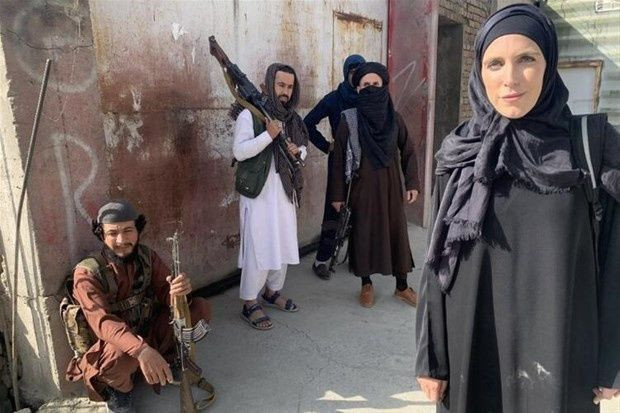 CNN ekibine canlı yayında Taliban dehşeti yaşattı! 'Çok üzücü' deyip anlattı: Kırbaçla... - Resim: 3