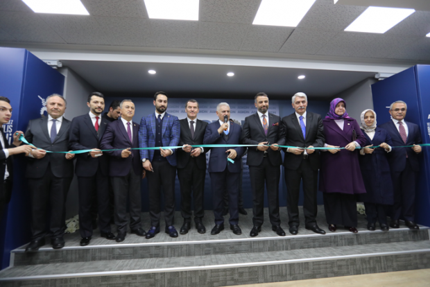 Binali Yıldırım, Zeytinburnu'nda Anadolu Aslanları İşadamları Derneği (ASKON) binasının açılışına katıldı