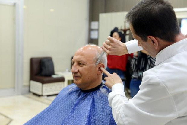 TBMM'nin 24 yıllık berberi yaşadığı ilginç anları anlattı! Devlet Bey'i görünce... - Resim: 1