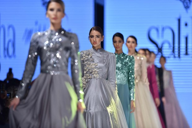 Tesettür defilesinde görünmez kaza - Resim: 1