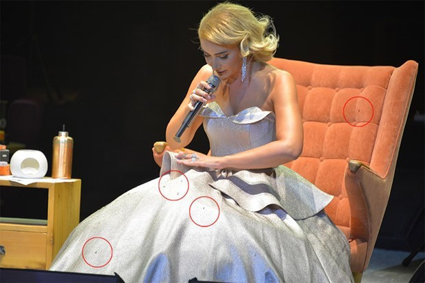 Sıla'nın konserde zor anları bir anda üstüne üşüştüler  - Resim: 3