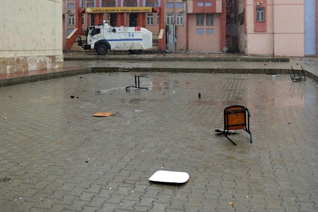Van'da lise öğrencileriyle polis arasında gerginlik - Resim: 3