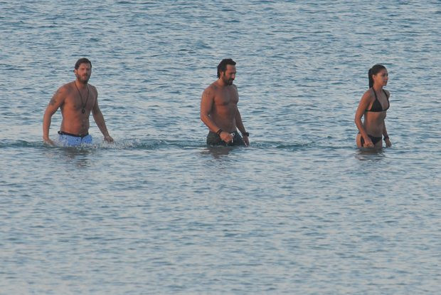 Kıvanç Tatlıtuğ sevgilisiyle halk plajında! - Resim: 4