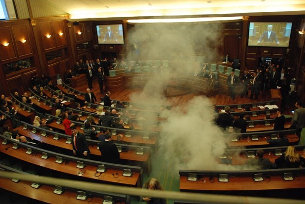 Kosova'da olaylı cumhurbaşkanlığı seçimi - Resim: 2