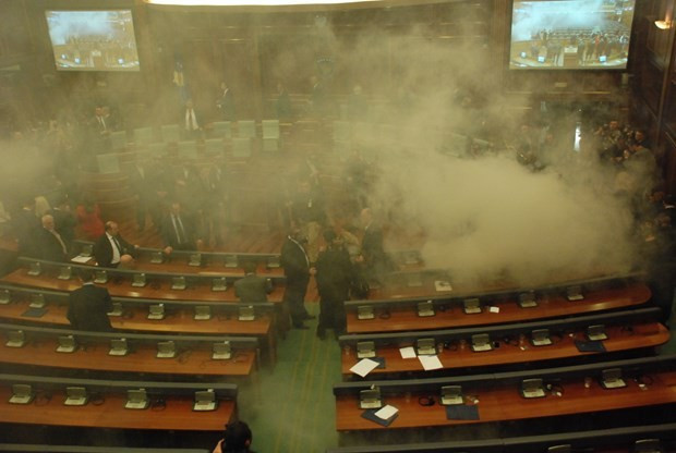 Kosova'da olaylı cumhurbaşkanlığı seçimi - Resim: 3