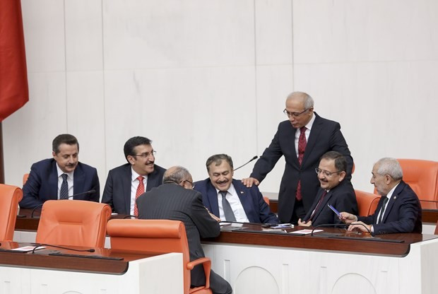 Milletvekillerinden bakanlara tebrik yağmuru - Resim: 2