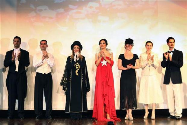 CHP'li Aylin Nazlıaka manken oldu! - Resim: 1