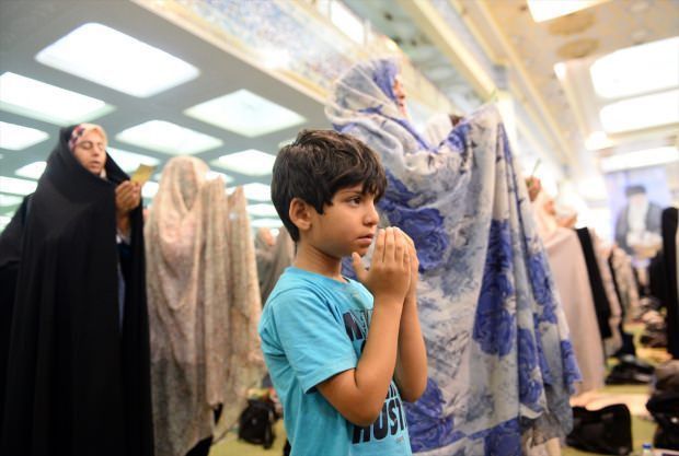 İran Kurban Bayramını bugün kutluyor camiler tıklım tıklım oldu - Resim: 3