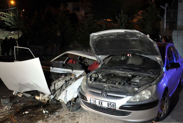 Ankara'da otomobil alt sokağa uçtu! Yaralılar var - Resim: 0