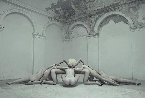 O anları çıplak bedenlerle anlattı - Resim: 3