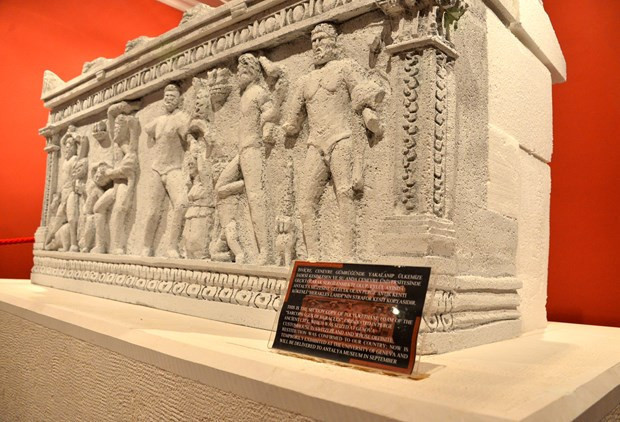 Herakles strafordan yapılan kopyanın yerine konacak - Resim: 1